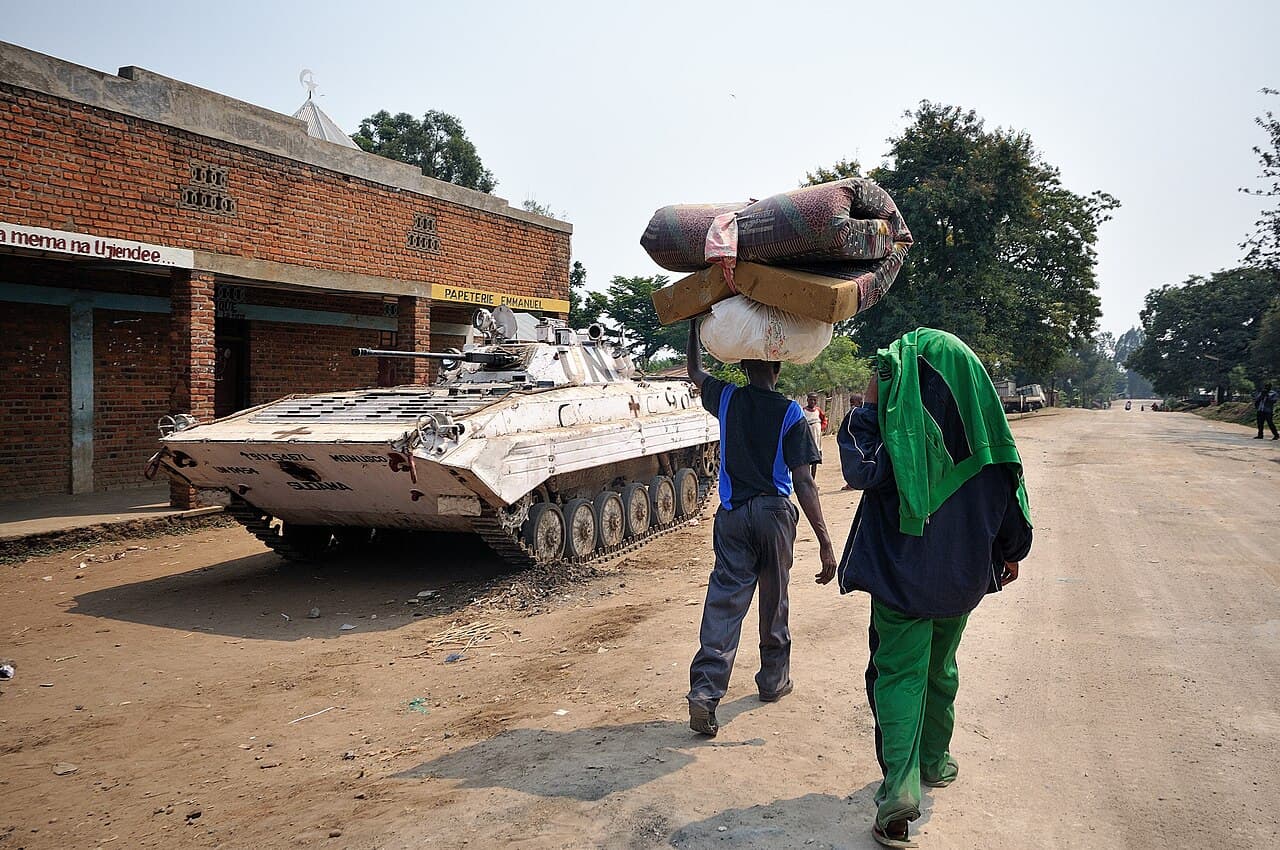 Illustration — International Displaced Persons leaving Rutshuru 1