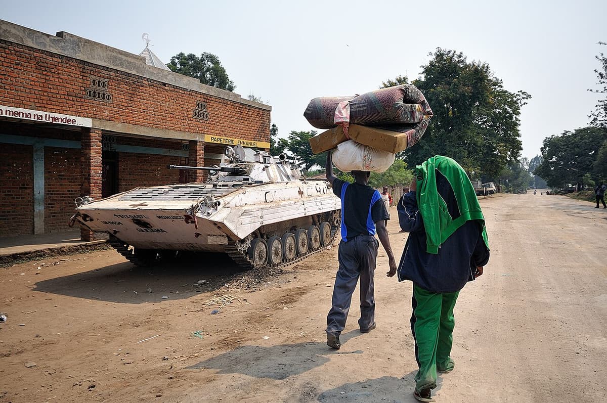 Cover — International Displaced Persons leaving Rutshuru 1